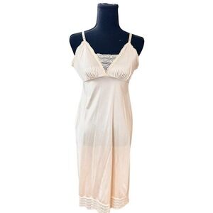 Henson Kickernick Vintage Cream Lace Trim Full Slip Antron‎ III Nylon Size 36